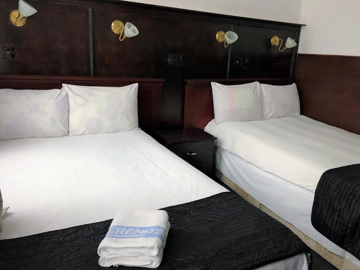 Chambre Lits Jumeaux avec Toilettes Communes